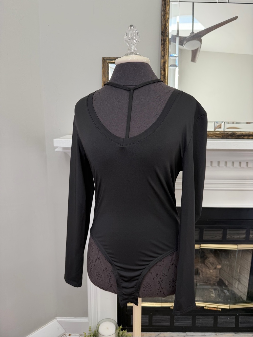 Black Long-Sleeve V-Neck Bodysuit - Women Size M